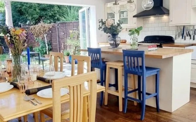 Stylish 3 Bedroom Townhouse in Brockley With Large Garden
