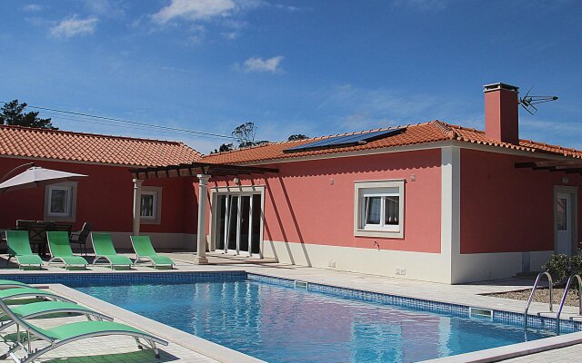 Budget Villa in Salir de Matos with Private Swimming Pool