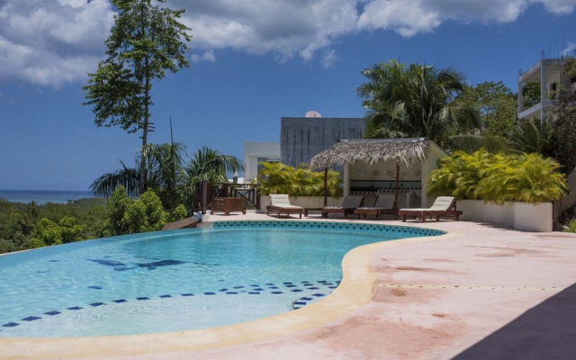 Villa Pina by Hostelsmates