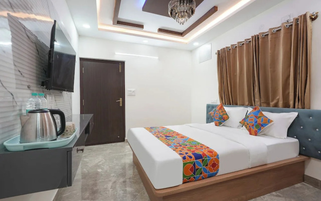 Fabhotel Royal Suites I