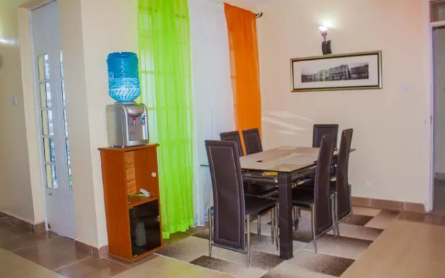 Elegant Comfy 3 Bedroom Apartment