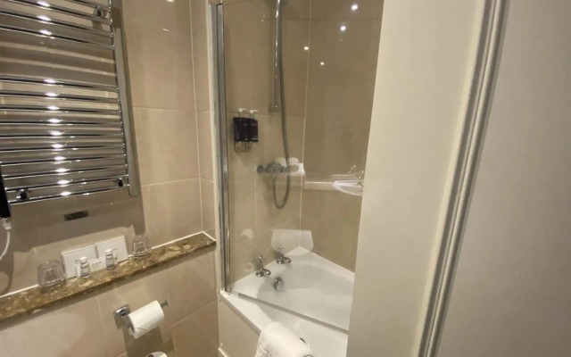 Macdonald Elmers Court Hotel