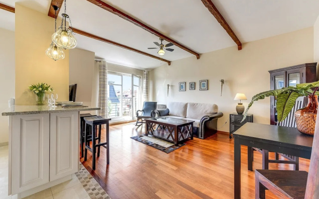 Lion Apartments -Colonial