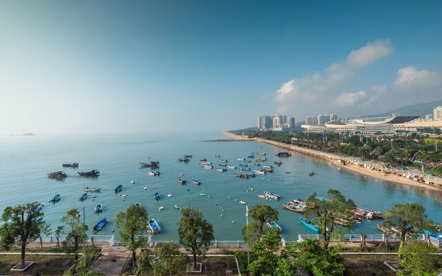 Xiamen International Seaside Hotel (hotel corridor leads to the stone exhibition hall)