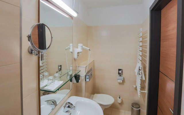 CE Plaza Hotel