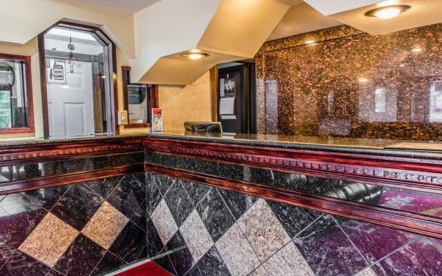 Econo Lodge Pittsburgh