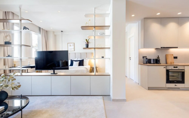 UPSTREET Luxury Apartments in Plaka