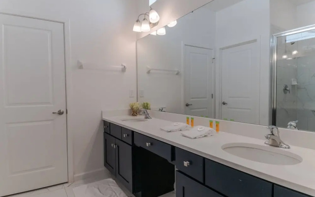 Sophisticated 9 Bedroom Close to Disney