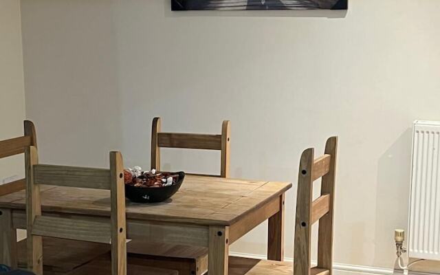 Captivating 5-bed House in Milton Keynes