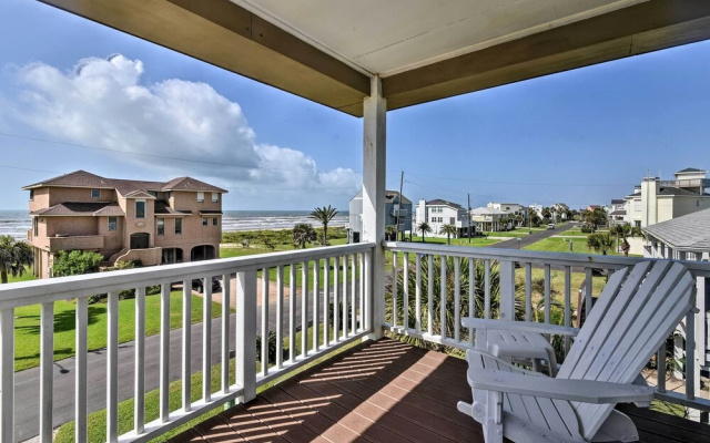 1 Block to Beach: Family Getaway in Galveston!