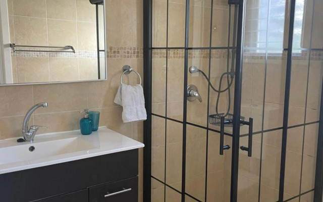2 Bedrooms Apartment " Marcheliz " in Bat-yam