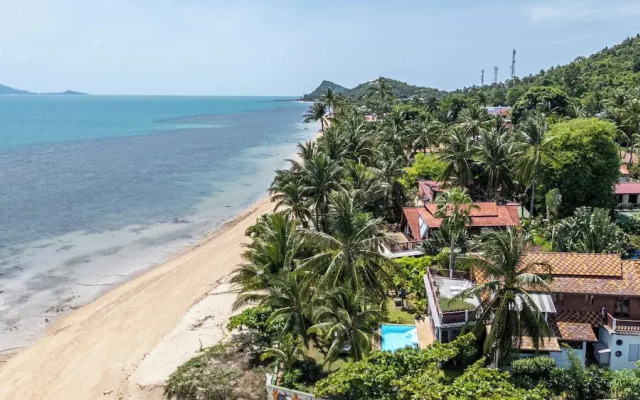 Tropical Beachfront 4 Bdr Villa - KBR24