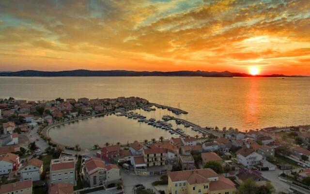 Apartments with a parking space Bibinje, Zadar - 18619