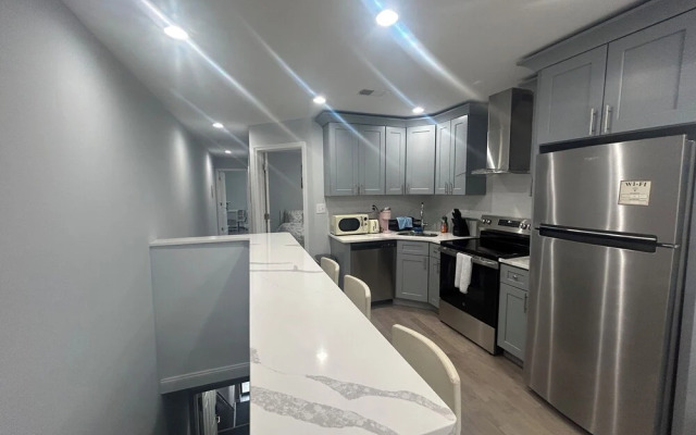 Cozy 2-3 Bedroom Apt in Center City