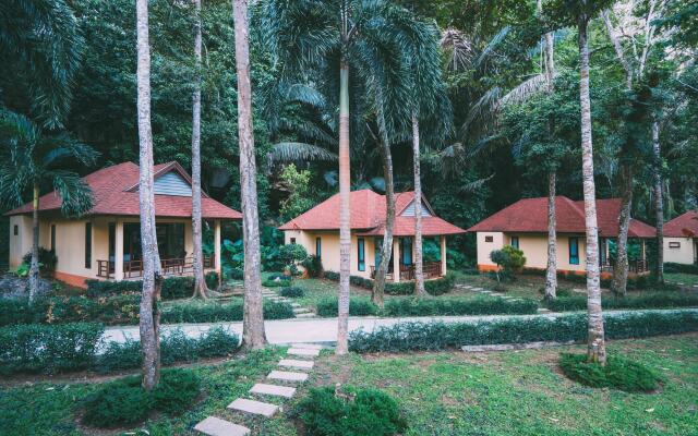 Tonsai Bay Resort