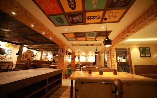Click Hotel Capital House