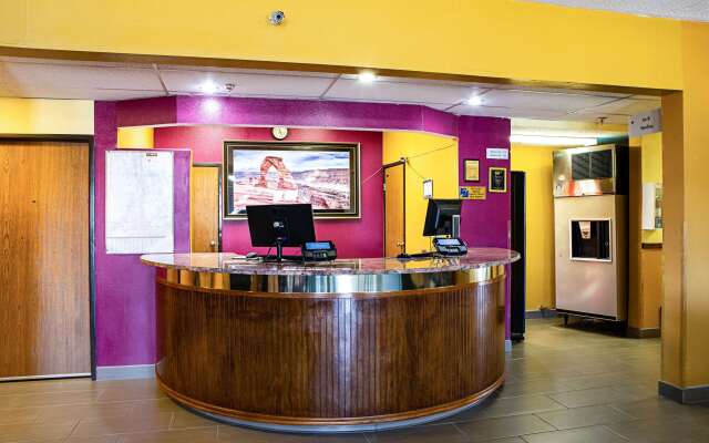 Rodeway Inn & Suites