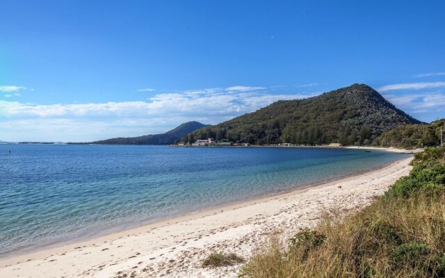 Castaways Unit 1, 17 Shoal Bay Road