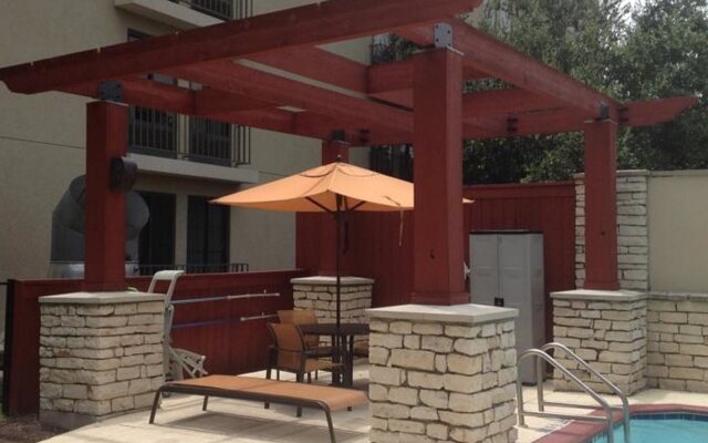 DoubleTree by Hilton Austin - University Area