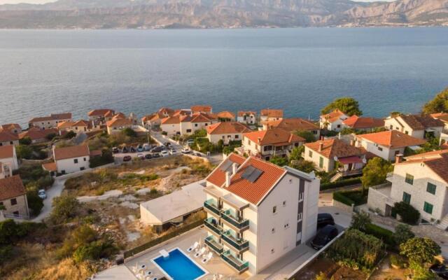 Jakov - Modern and Cosy With Pool - B2