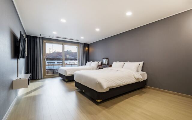 Yeosuya Hostel & Pension