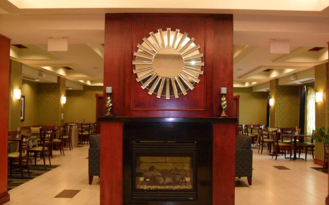 Holiday Inn Express and Suites Urbandale by IHG