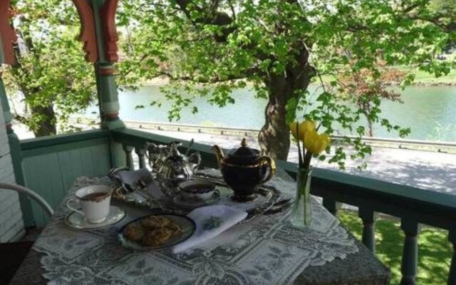 Victorian Loft B & B