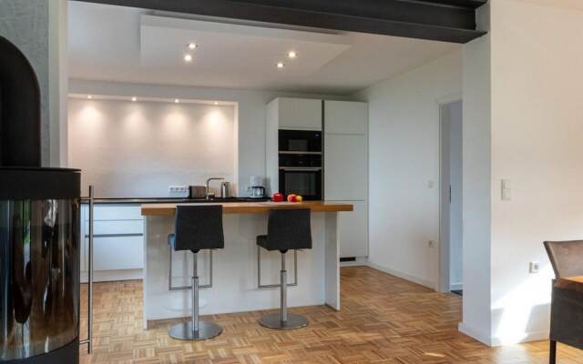 Modernes Split-level Haus Nahe am Hennesee