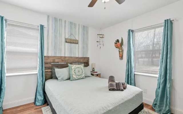 Cozy Spacious Allergy Friendly Retreat - 4BR