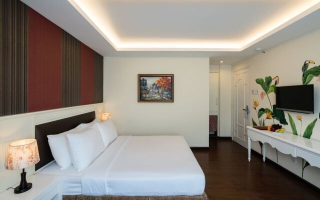 Hampton Hotel By Jinnu Lai