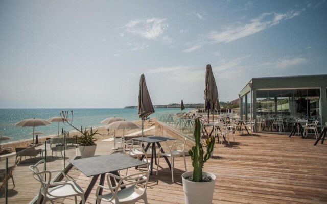 Luna Minoica Suites and Apartments