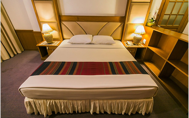 Raya Grand Hotel