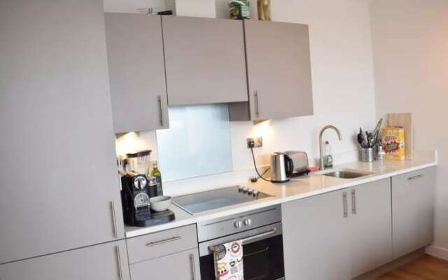 1 Bedroom Flat in Hackney Next to Canal