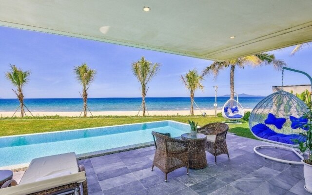 Luxury Yacht Villa