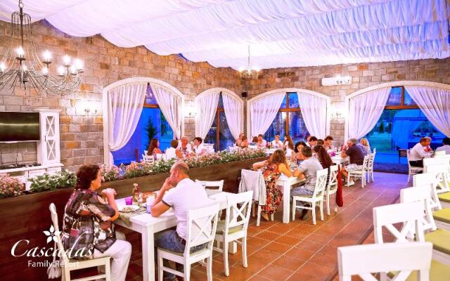 Cascadas Family Resort