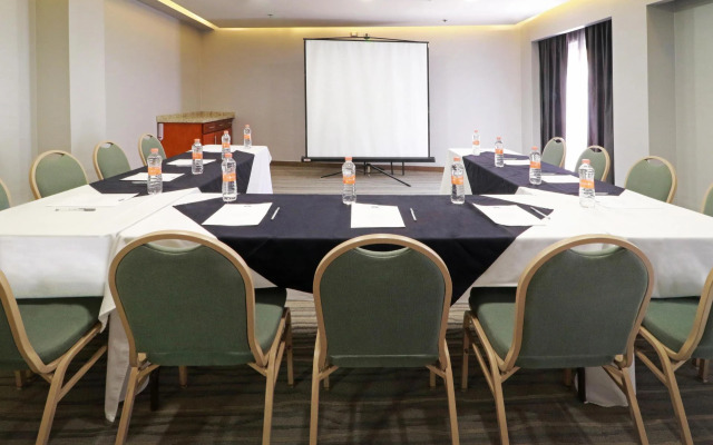 Hampton by Hilton Chihuahua