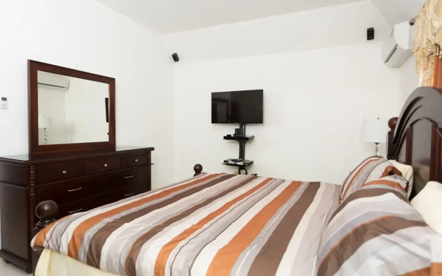 New Kingston Guest Apt at Fairway