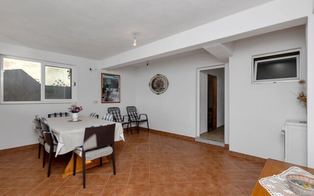 Apartments Robinzon Milivoj