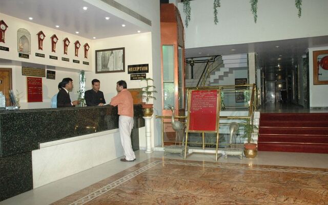 OYO 18814 Hotel Maya International