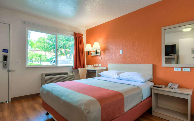 Motel 6 Westminster South - Long Beach - Image 3