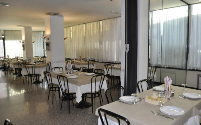 Hotel Junior