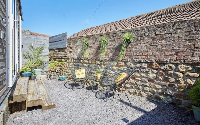 Host Stay Sunnyside Studio