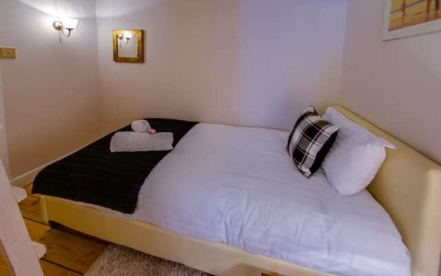 JOIVY Fabulous Ground-floor 3-bedroom Near Old Town