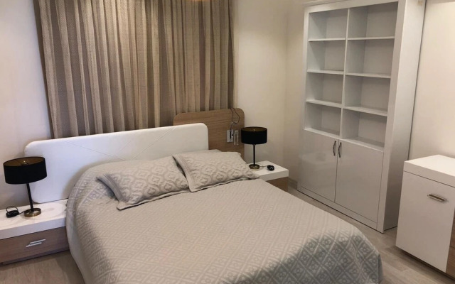 GoldenPark King Suites with Balcony & Sea view