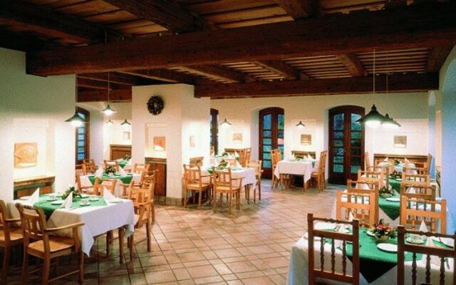 Hotel Zámek Štirín