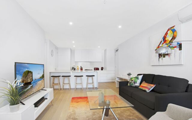 2BR Apt Wifi Infinity Pool St Kilda