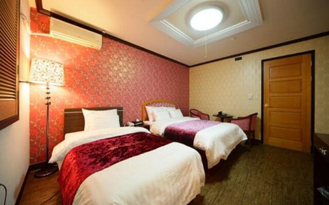 Royal Tourist Hotel