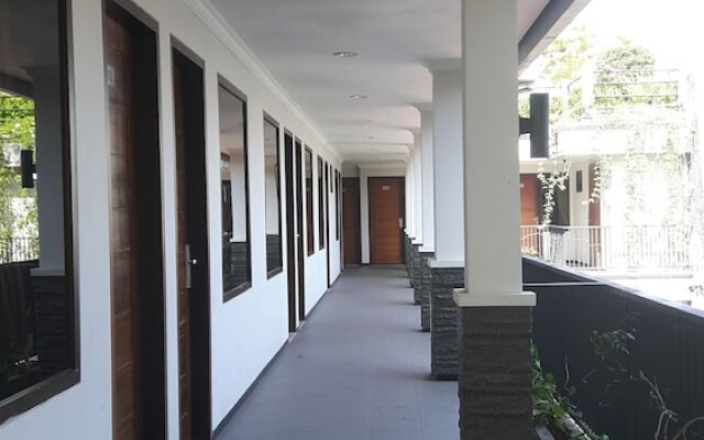 Airy Lowokwaru Candi Trowulan 12 Malang