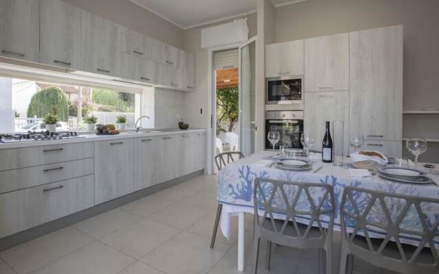 Charming Villa Close to the Beach - Beahost