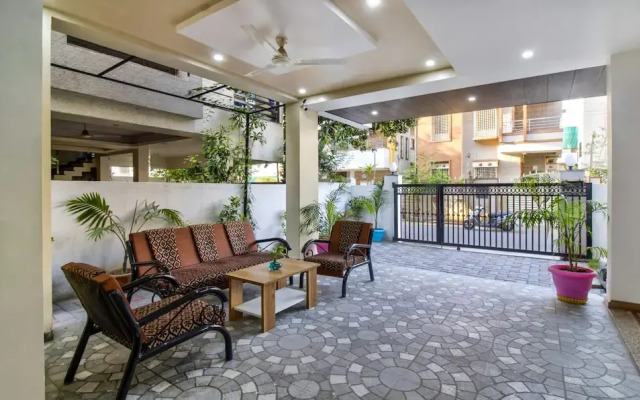 Itsy Hotels Shri Guru Service Apartment